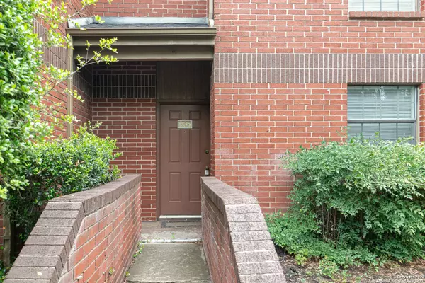 San Antonio, TX 78240-5204,7930 ROANOKE RUN UNIT 905