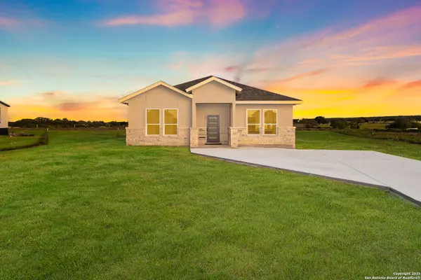 149 Camino Verde, La Vernia, TX 78121