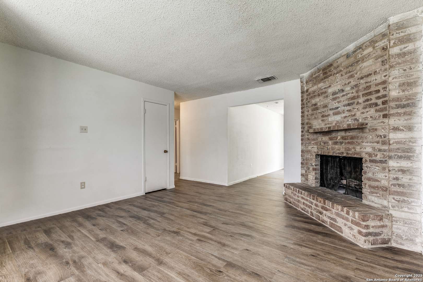 San Antonio, TX 78222,4214 Apple Tree Dr
