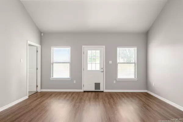 Seguin, TX 78155,152 Navarro UNIT 3B