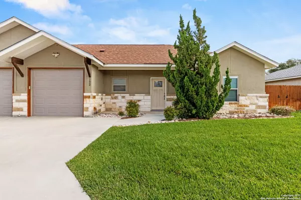 152 Navarro UNIT 3B, Seguin, TX 78155