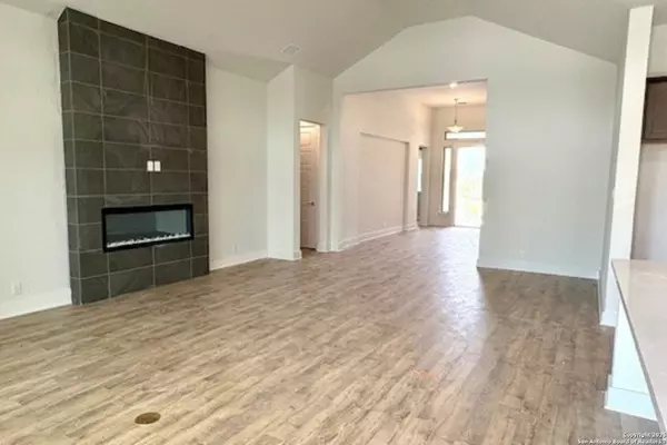 Boerne, TX 78006,201 Hildalgo