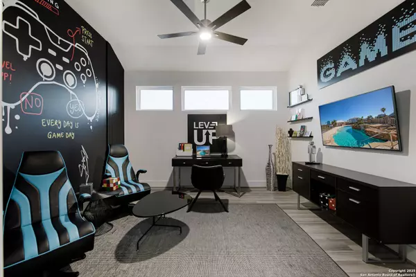 Boerne, TX 78006,201 Hildalgo