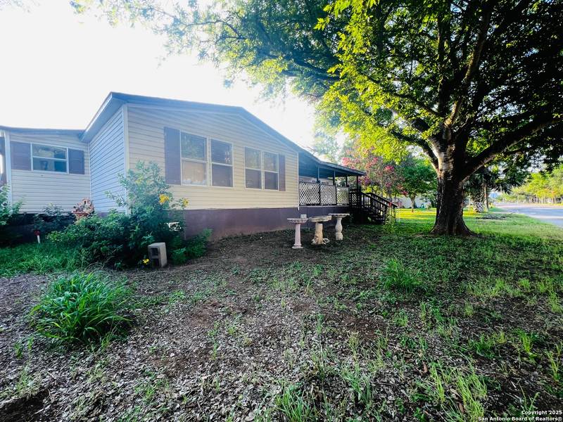475 4th, Poteet, TX 78065