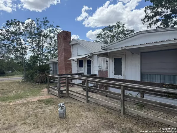 559 Rheiner, Sabinal, TX 78881