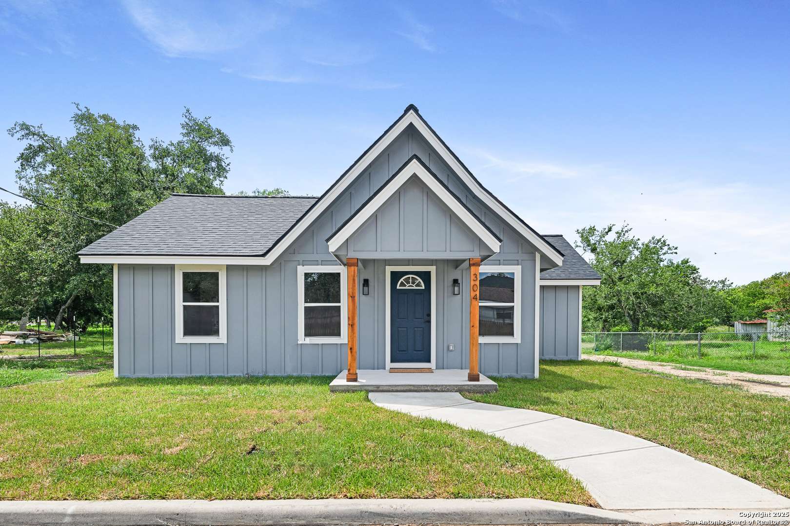 304 westmeyer, Poth, TX 78147