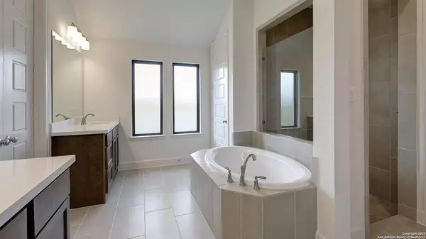 Castroville, TX 78009,574 White Oak