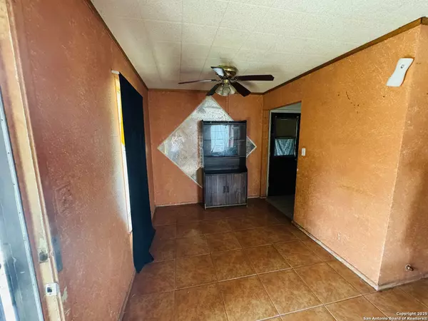 San Antonio, TX 78237,1828 Athel