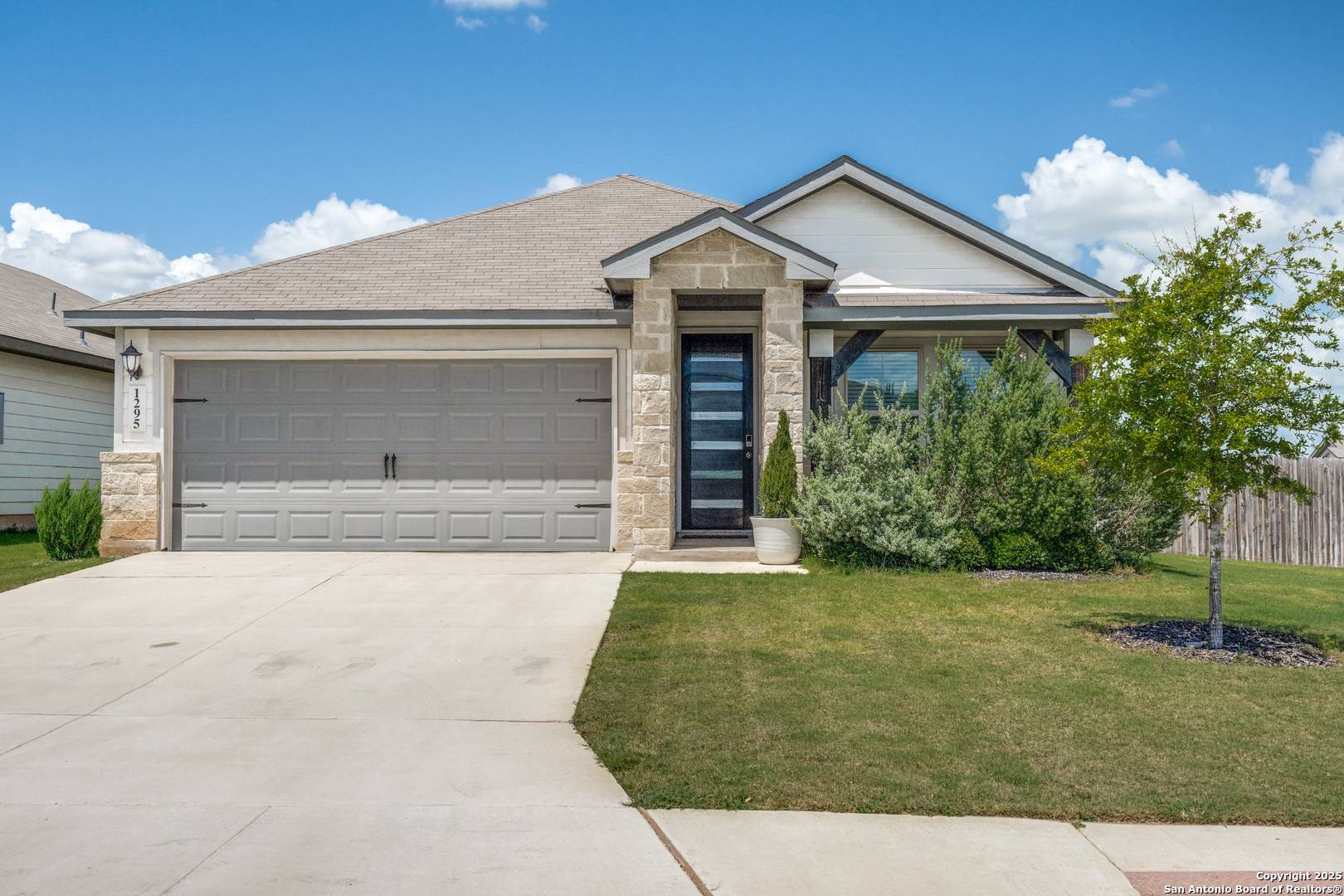 1295 William Crest, New Braunfels, TX 78130