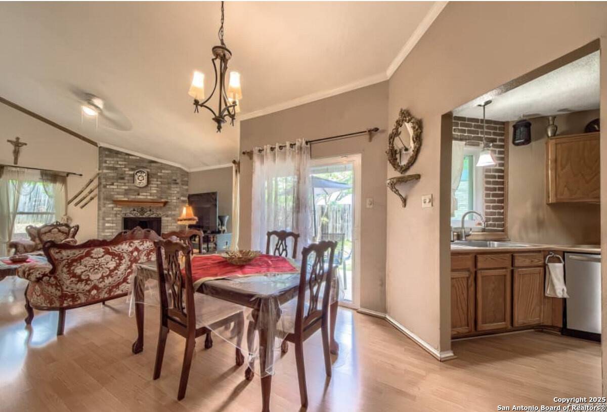 San Antonio, TX 78233,5775 larkdale