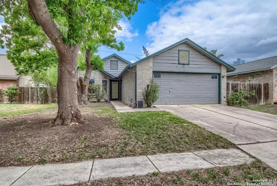5775 larkdale, San Antonio, TX 78233