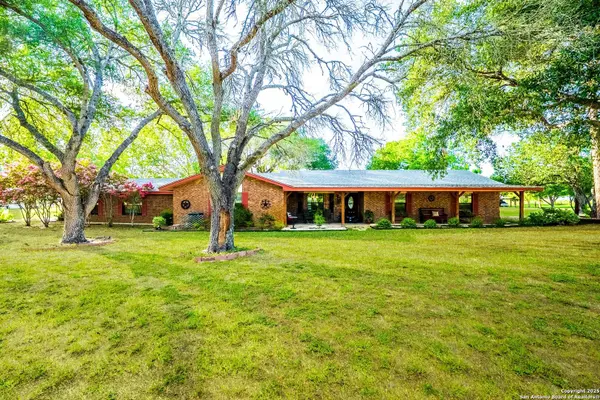 La Vernia, TX 78121,4812 FM 775