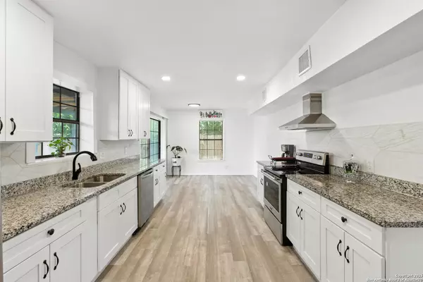 Selma, TX 78154,8265 Utopia