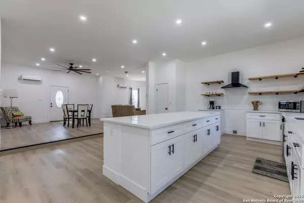 4344 Mountain Pass, Von Ormy, TX 78073