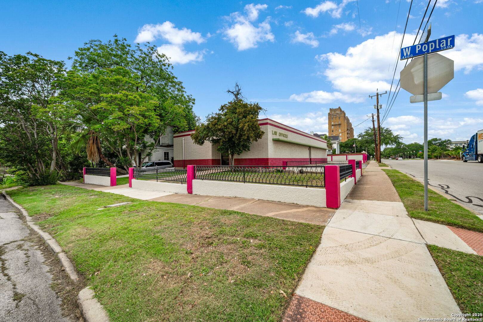 San Antonio, TX 78212,201 Poplar