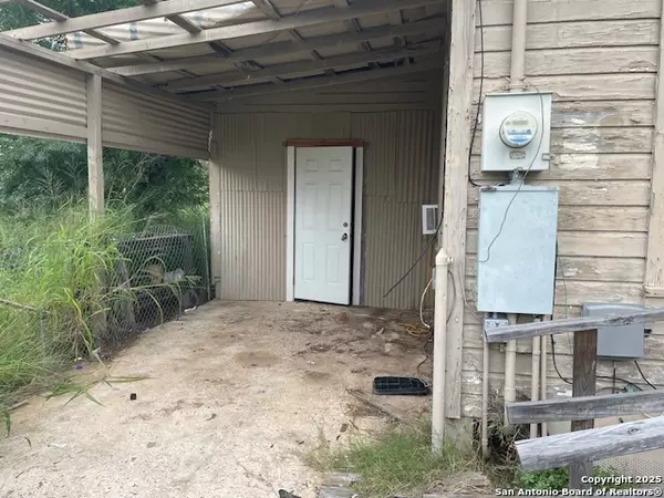 Pleasanton, TX 78064,727 Austin