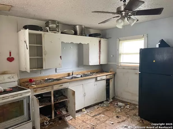 Pleasanton, TX 78064,727 Austin