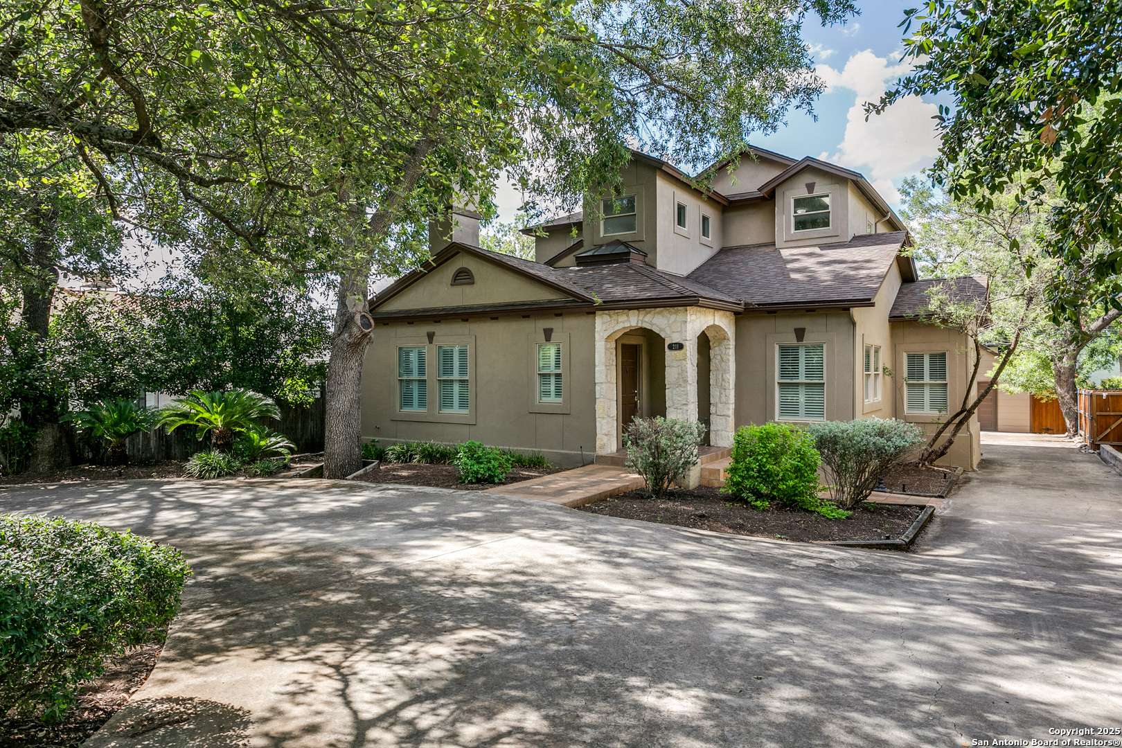 211 Elizabeth, Terrell Hills, TX 78209