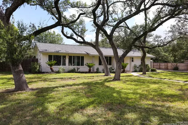 Hollywood Park, TX 78232,371 Donella