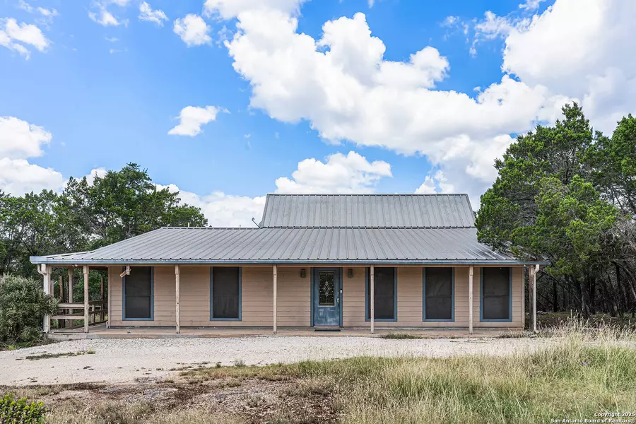 130 Ranch Rd, Pipe Creek, TX 78063