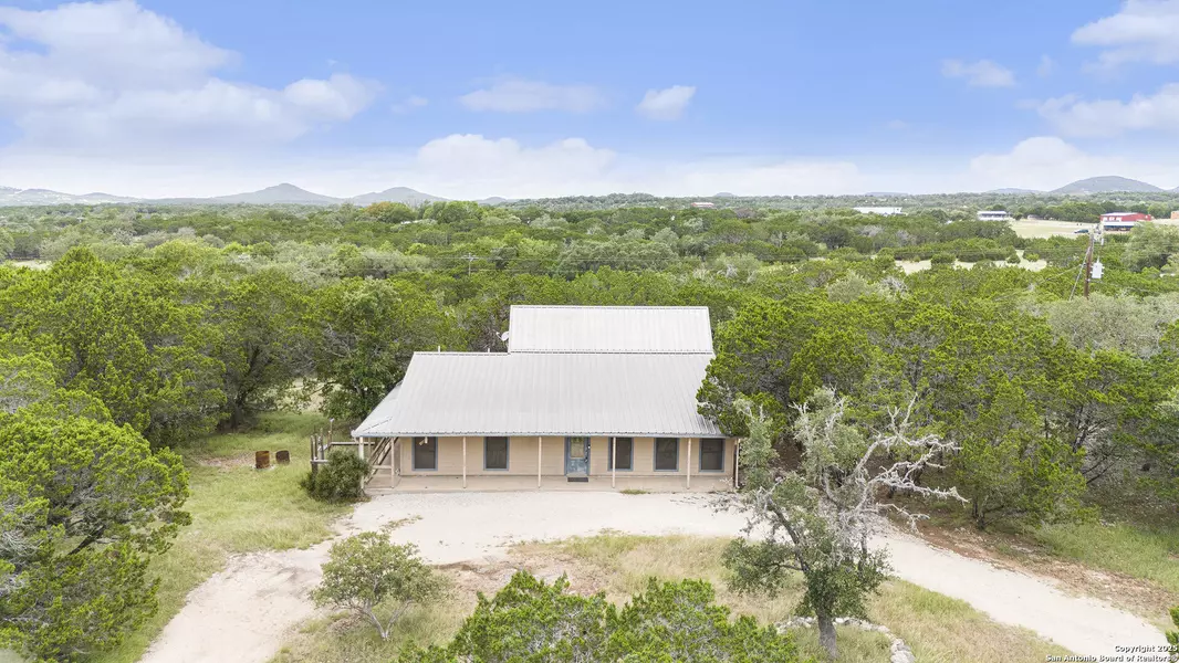 130 Ranch Rd, Pipe Creek, TX 78063