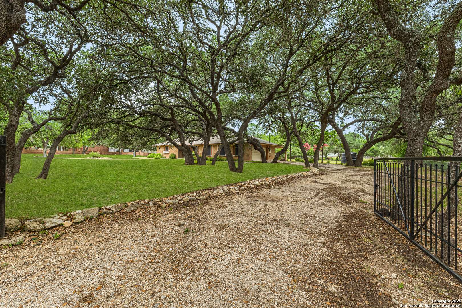 6674 Pembroke Rd, San Antonio, TX 78240