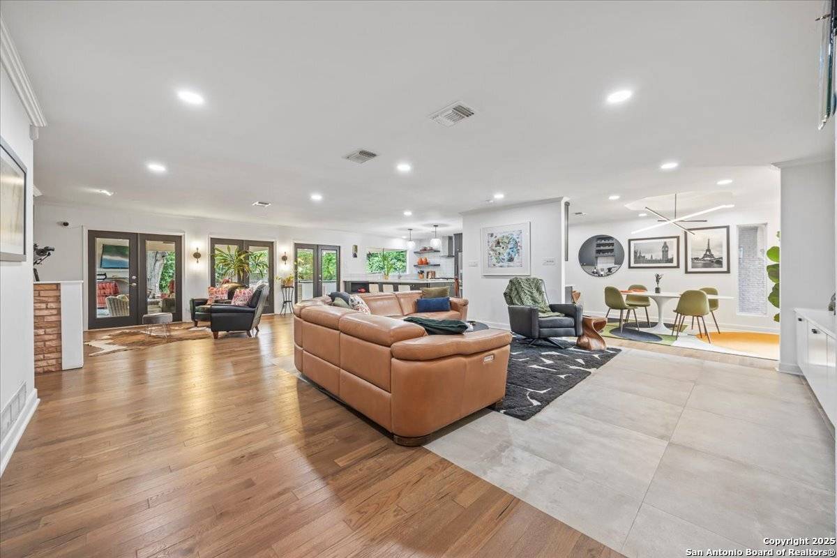 Castle Hills, TX 78213,204 Carolwood