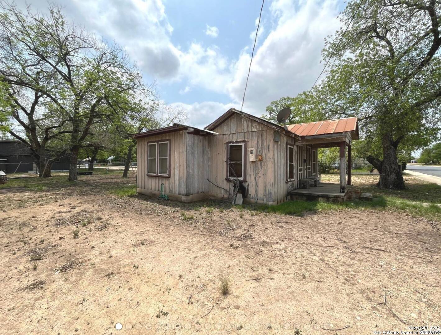 1815 14th, Hondo, TX 78861
