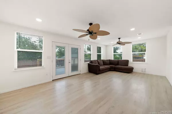 Live Oak, TX 78233-2801,12202 Hollow Glen
