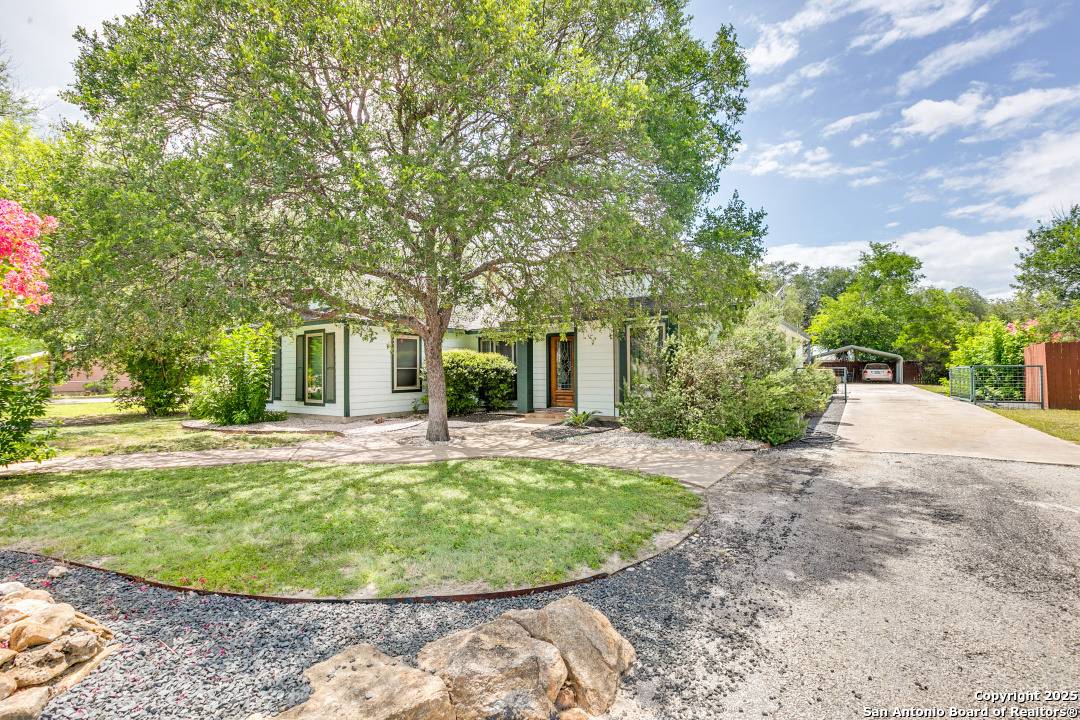Castroville, TX 78009,605 Houston