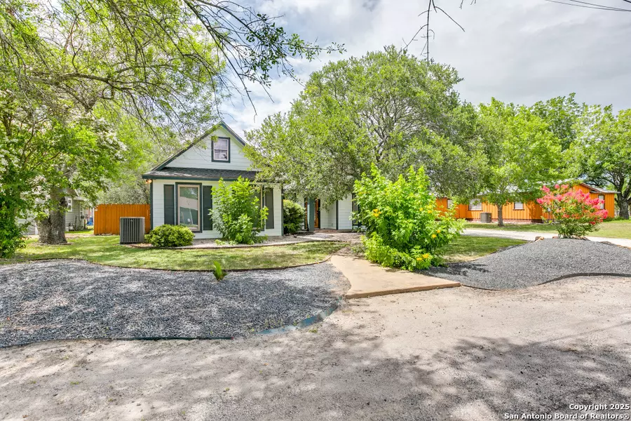 605 Houston, Castroville, TX 78009