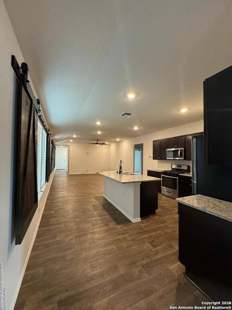 Floresville, TX 78114,345 Middle Green