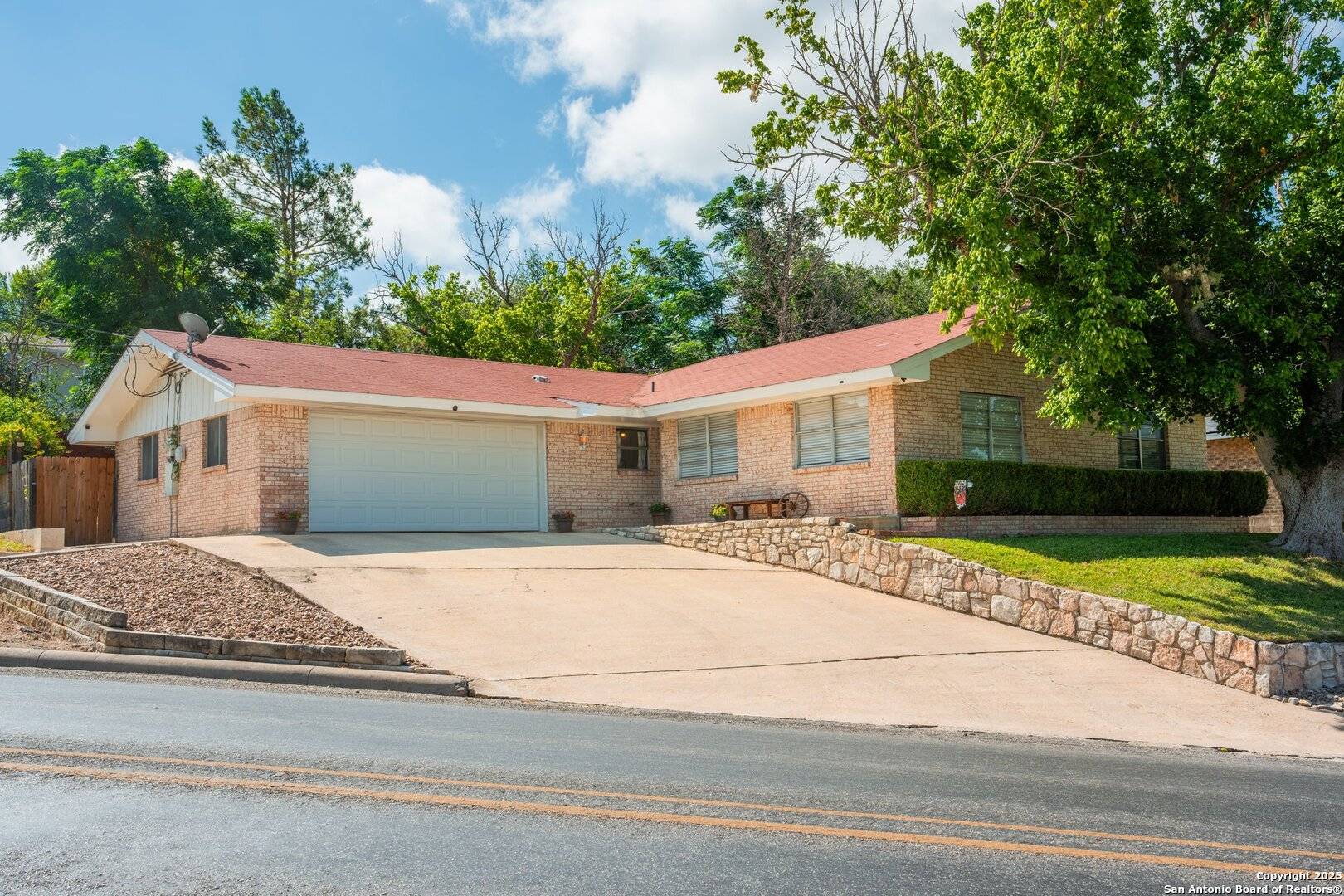1000 Barbara Ann, Kerrville, TX 78028