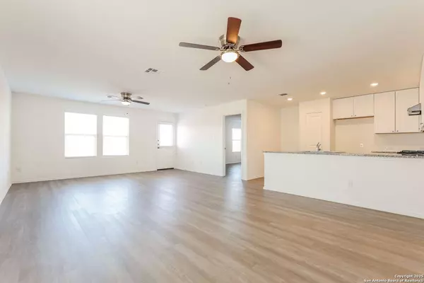 Converse, TX 78109,10635 Vinateros