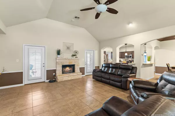 Floresville, TX 78114,102 Westhaven