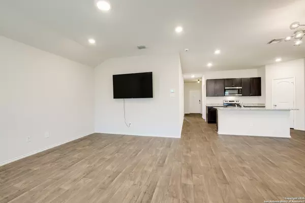 Seguin, TX 78155,844 Nodding Nixie