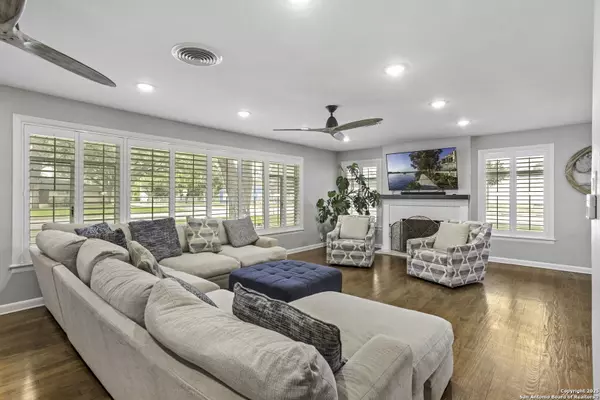 Seguin, TX 78155,906 E CEDAR ST