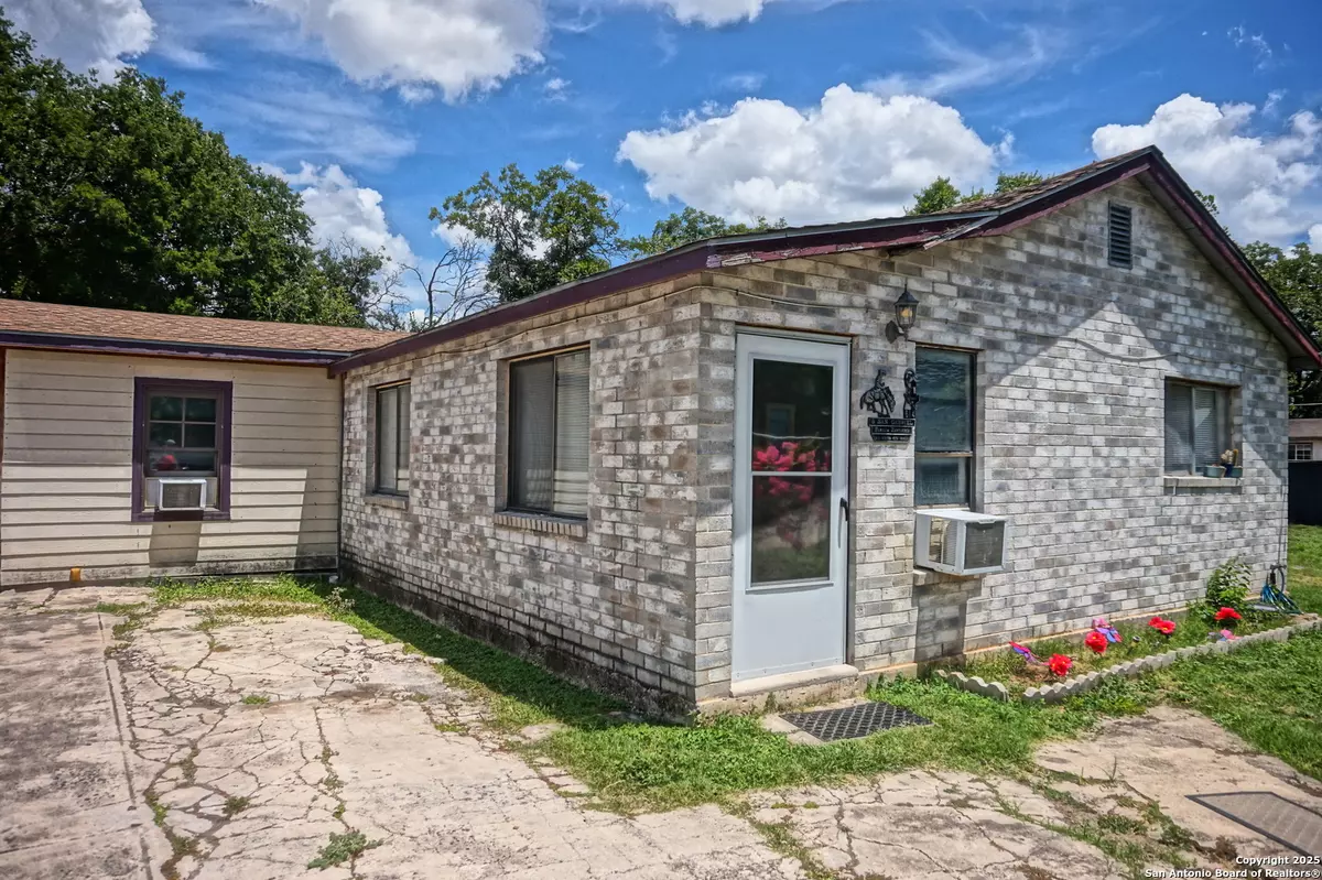 San Antonio, TX 78237,614 S San Gabriel