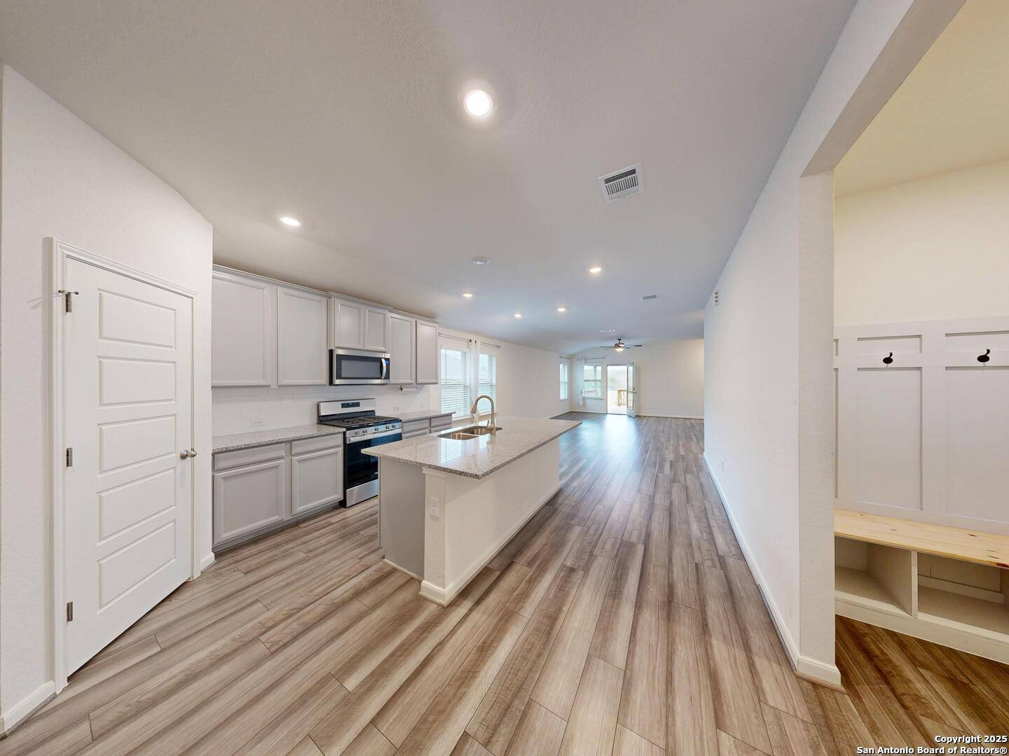 13051 Louberg Valley, San Antonio, TX 78253