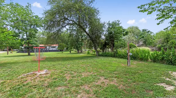 Mcqueeney, TX 78123,614 Woodcreek