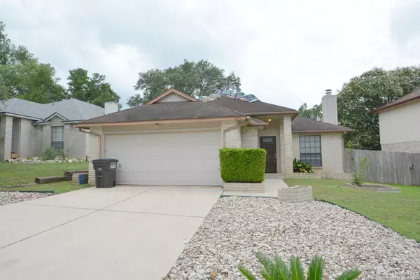 1011 HEDGESTONE DR, San Antonio, TX 78258-2339
