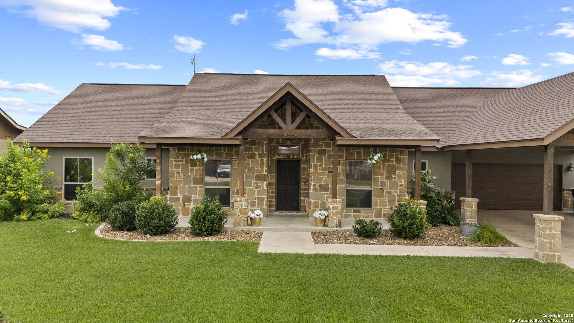 Poth, TX 78147,622 Dickson
