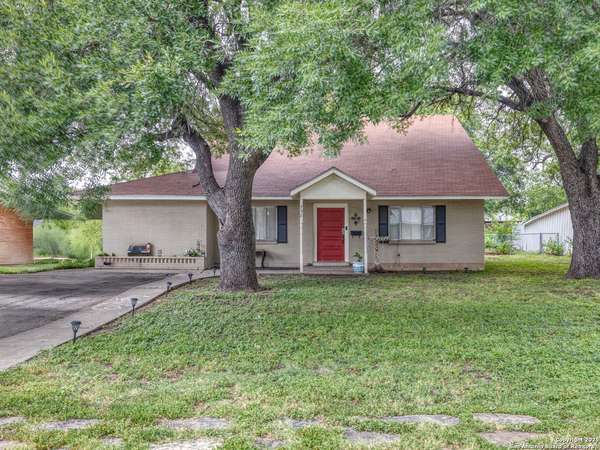 758 High, Uvalde, TX 78801