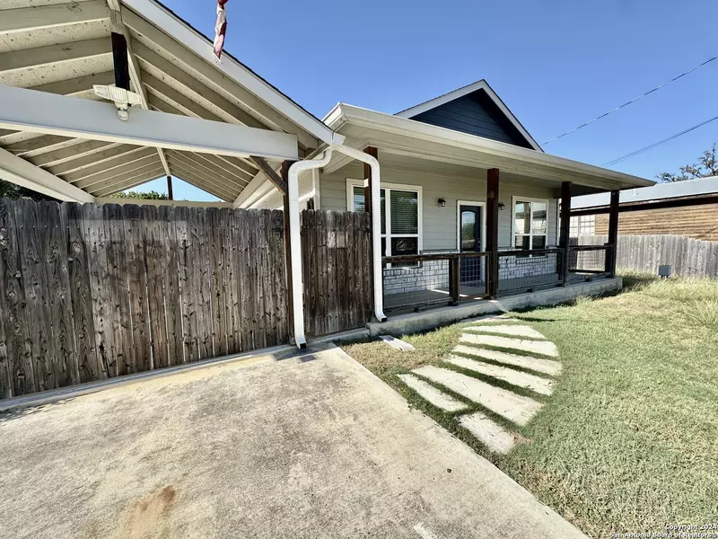 2029 BLUERIDGE DR, Canyon Lake, TX 78133-3462