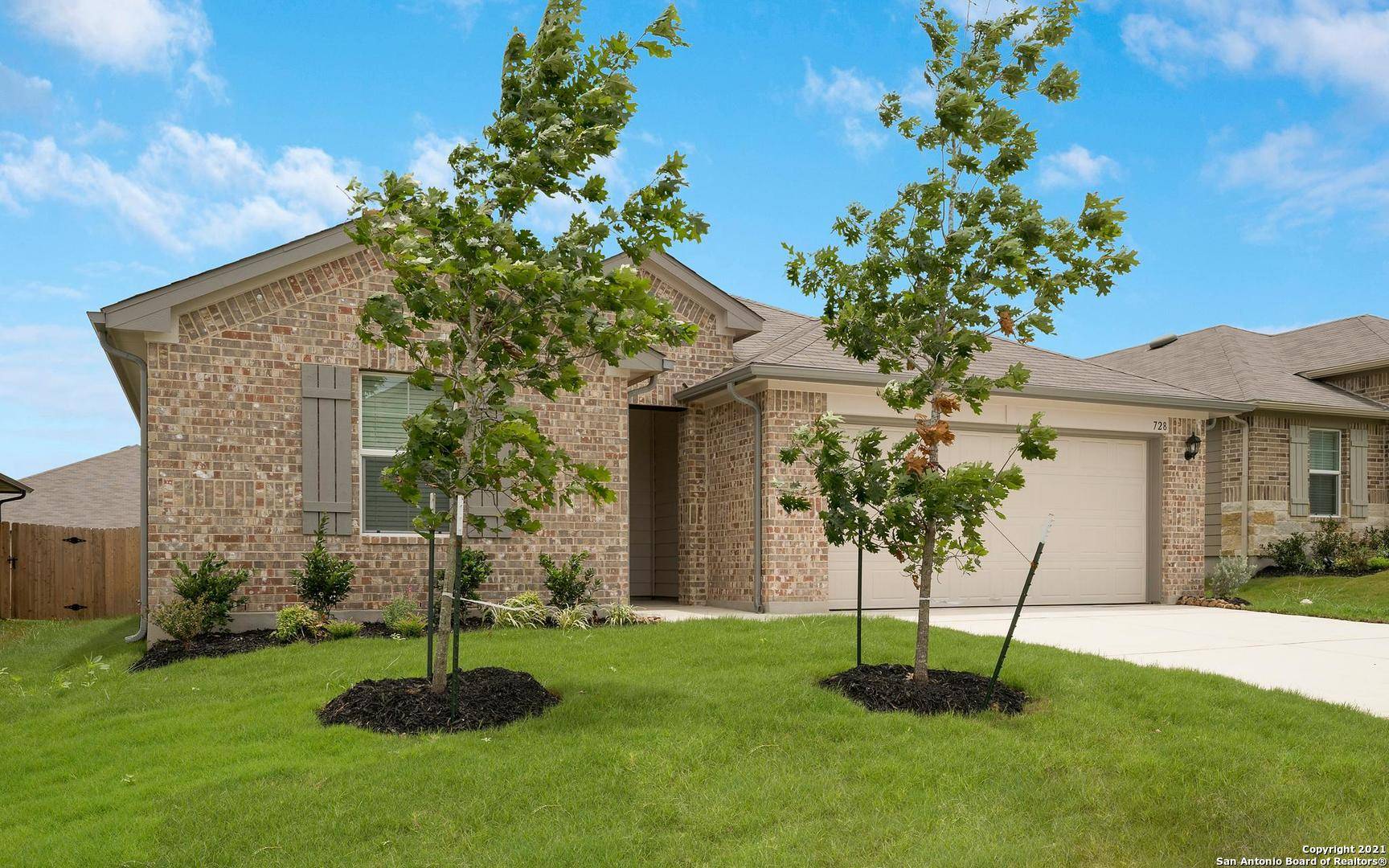 728 ARMADILLO DR, Seguin, TX 78155