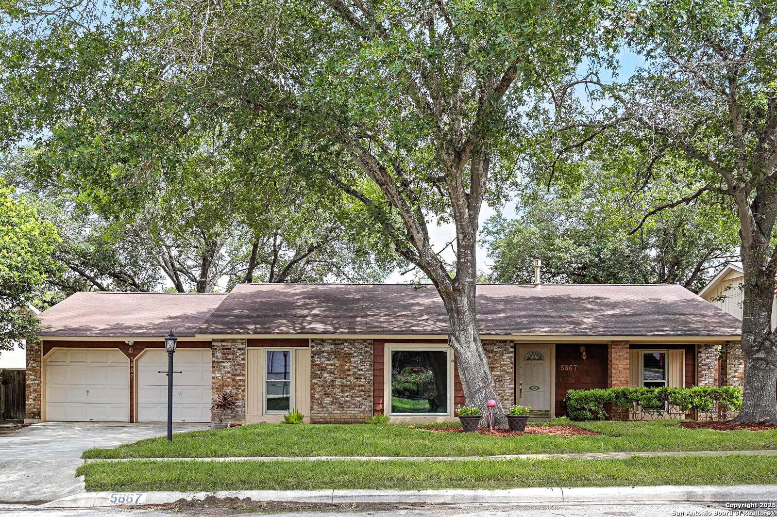 San Antonio, TX 78247,5867 Oak Run