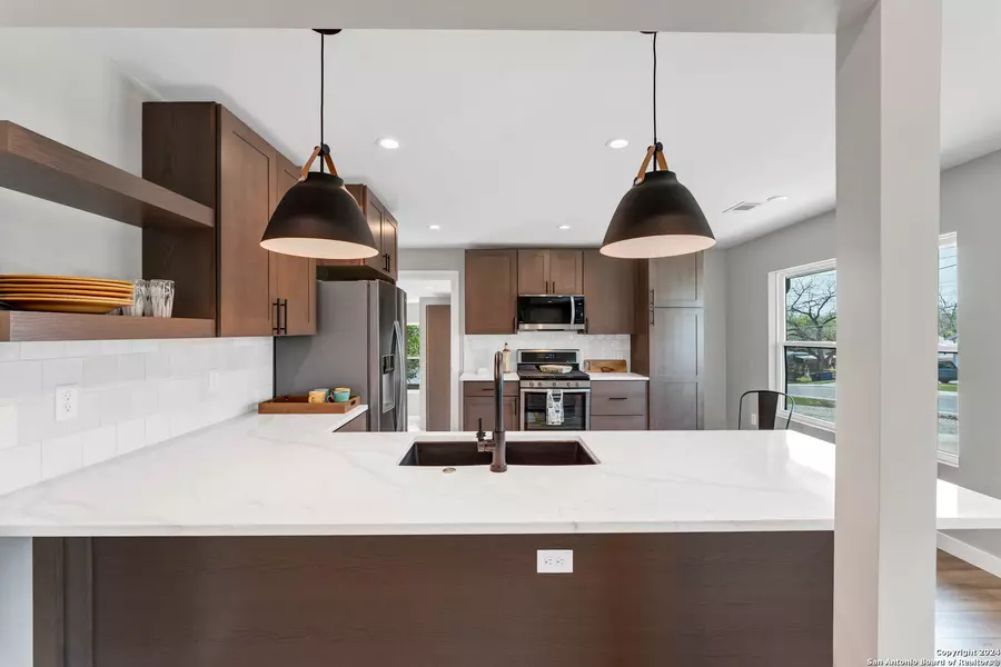 594 SOUTH ST, New Braunfels, TX 78130-4256