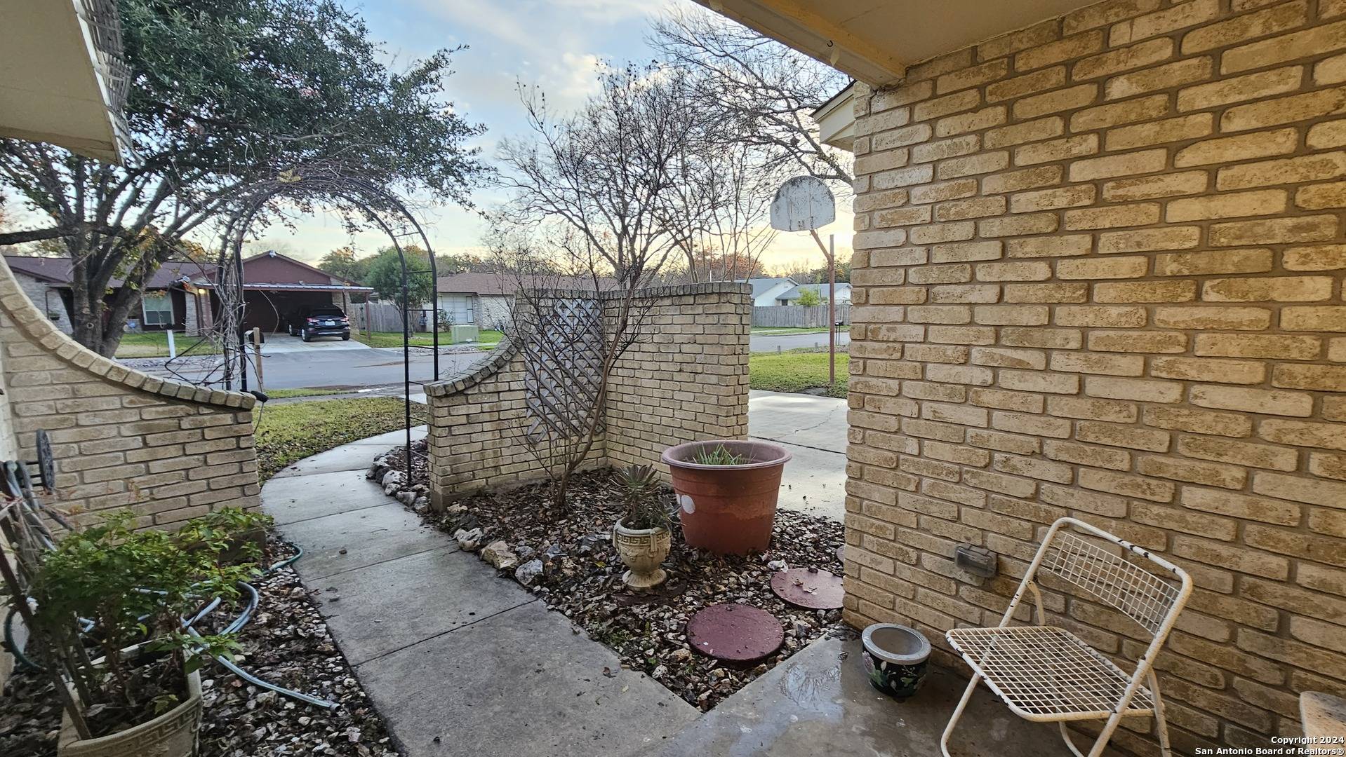 San Antonio, TX 78240,7415 horse tail