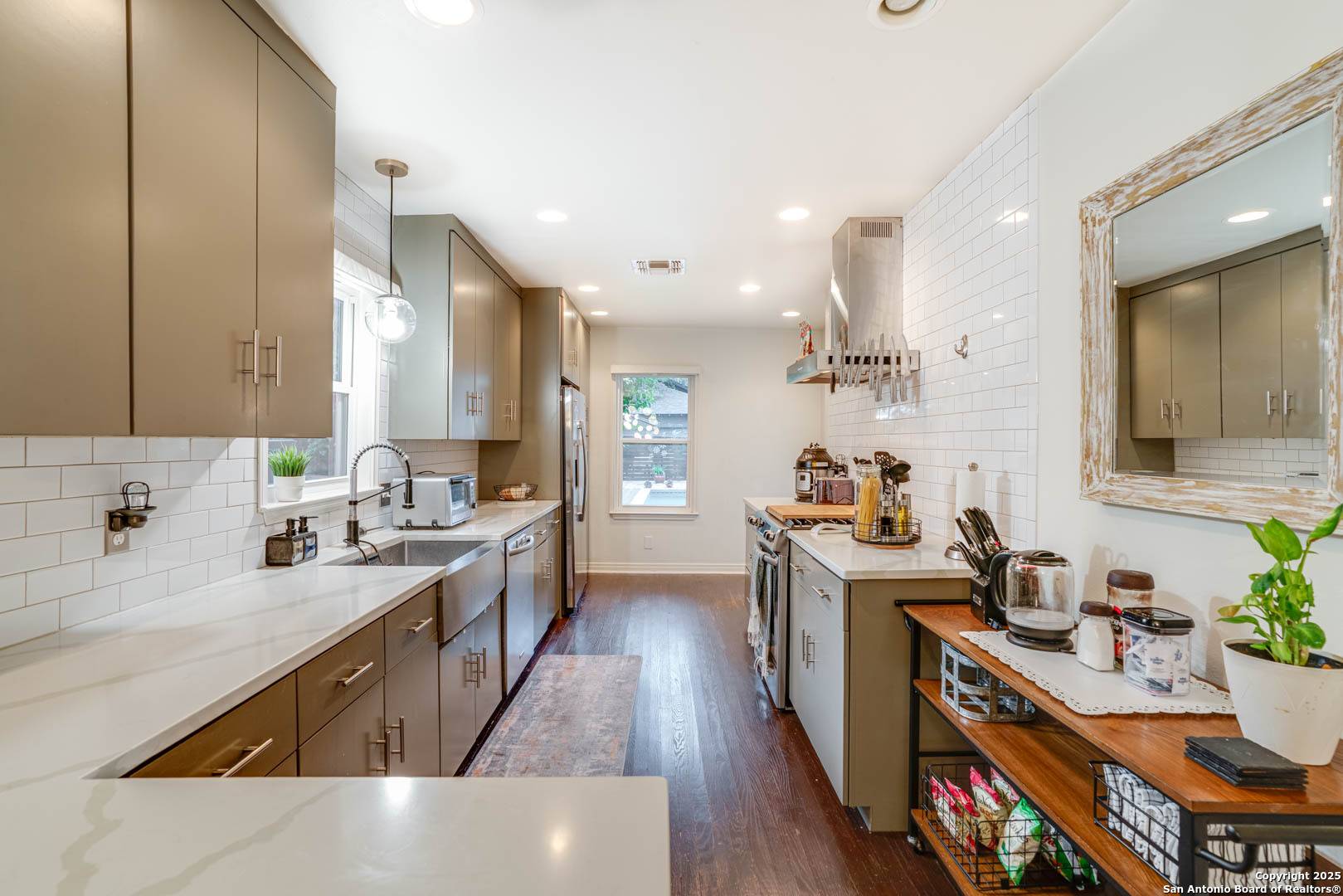 Alamo Heights, TX 78209,303 Redwood