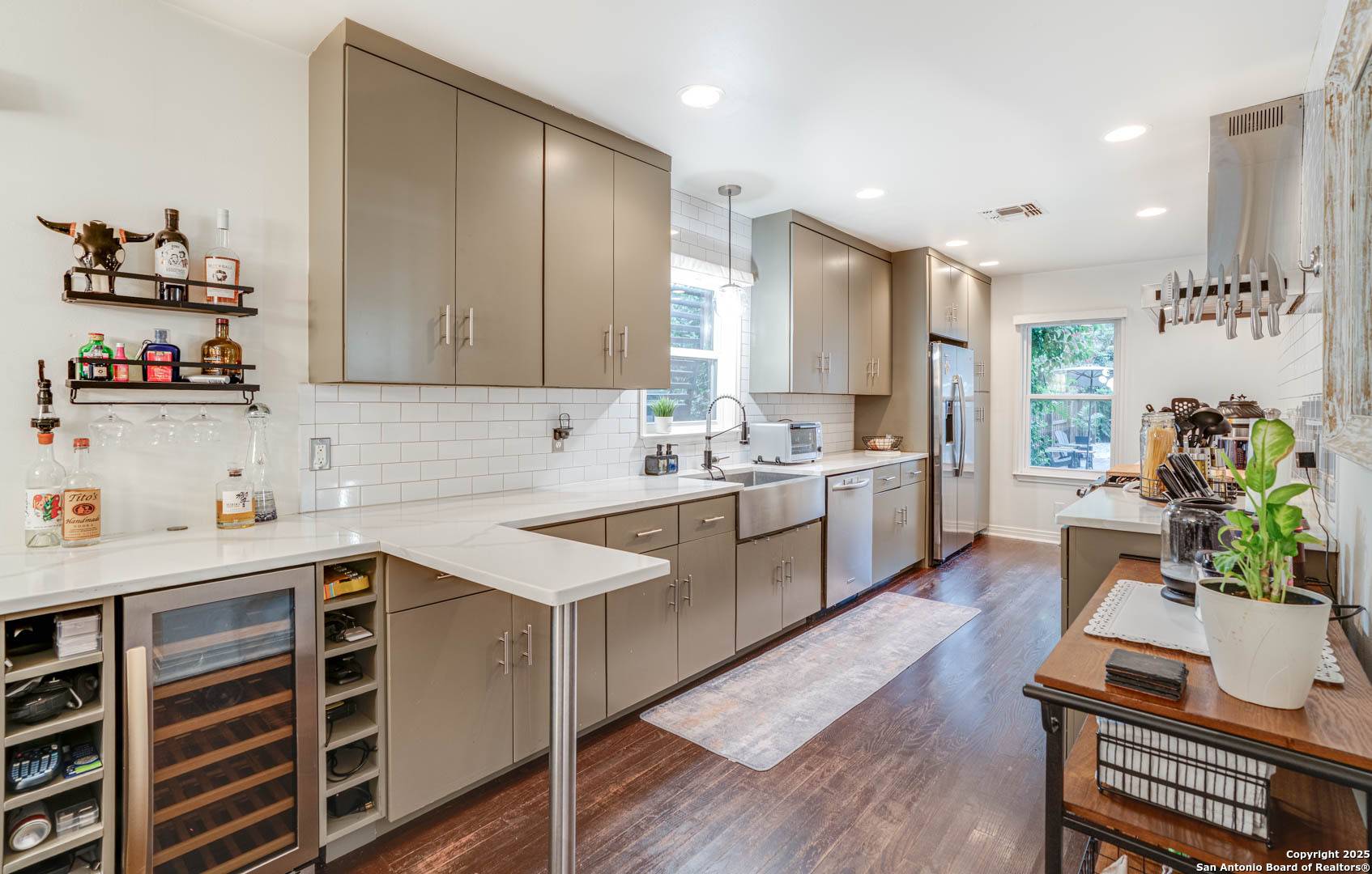 Alamo Heights, TX 78209,303 Redwood